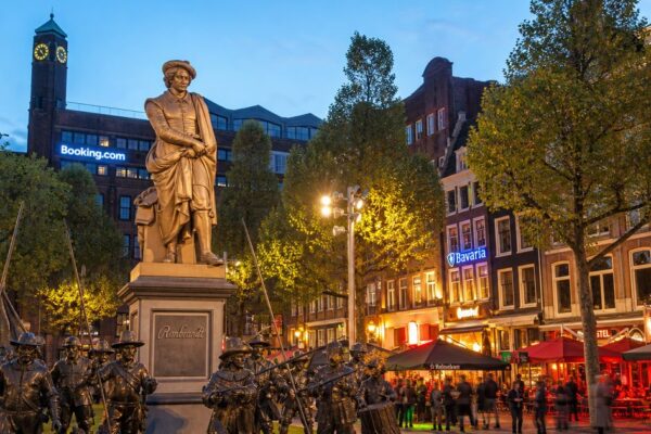 Wat is er te doen op Rembrandtplein Amsterdam? Tips voor uitgaan, eten en omgeving