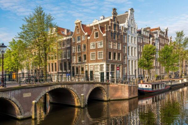 Amsterdam, Netherlands: wat te doen, waar te verblijven en hoe pak je je bezoek aan?